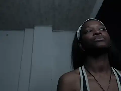 Snapshot of CarolinneMoor chatting on December 7, 2024, 12:52 am CarolinneMoor online show from December 7, 2024, 12:52 am