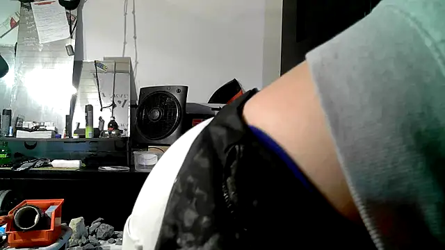 Snapshot of 0815lukas2024 chatting on October 19, 2025, 10:54 pm 0815lukas2024 online show from October 19, 2025, 10:54 pm