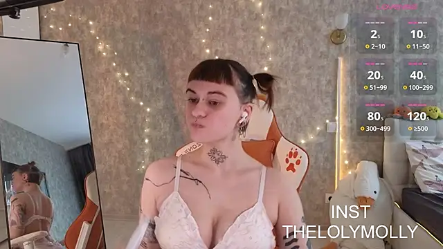 Snapshot of LolyMolli chatting on October 16, 2025, 10:05 am LolyMolli online show from October 16, 2025, 10:05 am