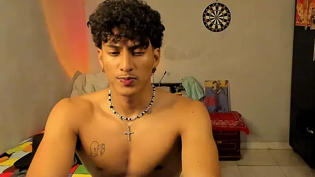 Snapshot of Ivano_joness chatting on February 25, 2025, 6:03 am Ivano joness online show from February 25, 2025, 6:03 am