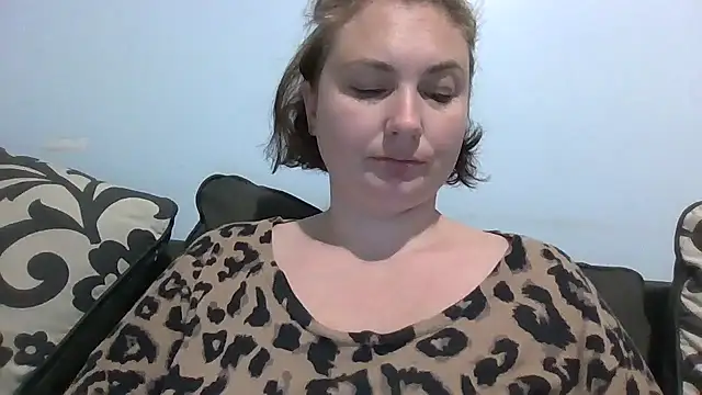 MilfyMrsRobinson online show from January 6, 2026, 1:59 pm