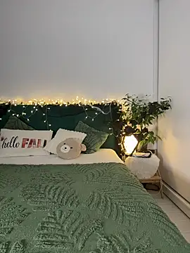 Snapshot of KimArts chatting on October 9, 2025, 4:38 pm KimArts online show from October 9, 2025, 4:38 pm