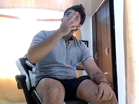 aronmiller404 online show from May 2, 2026, 12:54 pm