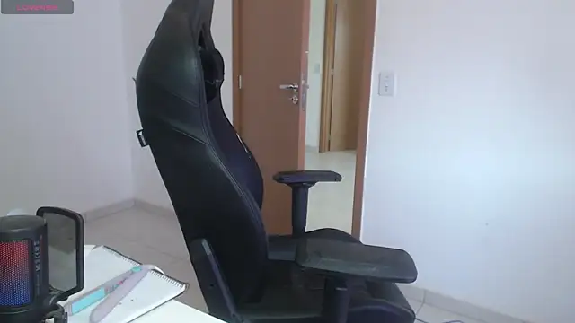 charlotbelucci  online show from October 7, 2025, 10:34 am