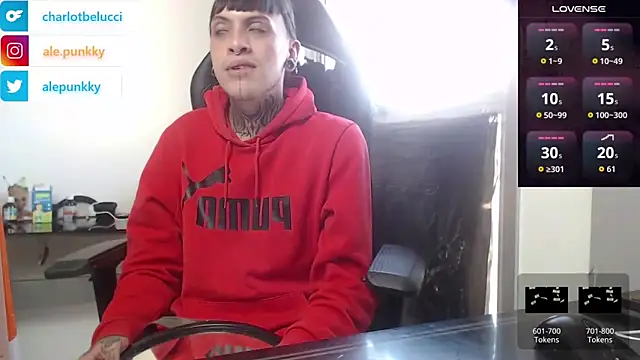 charlotbelucci  online show from October 23, 2025, 8:40 pm