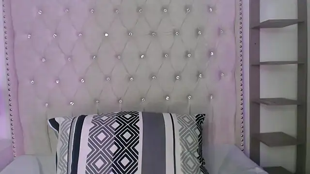 Abril Squirt online show from May 15, 2026, 10:39 pm