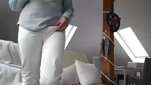 Snapshot of maxmueller321 chatting on December 4, 2024, 9:40 am maxmueller321 online show from December 4, 2024, 9:40 am