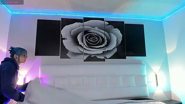 sofi bakerr online show from September 16, 2025, 11:55 am