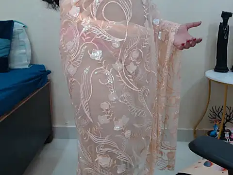 Snapshot of Inviting_Aanya chatting on January 24, 2025, 5:10 am Inviting Aanya online show from January 24, 2025, 5:10 am