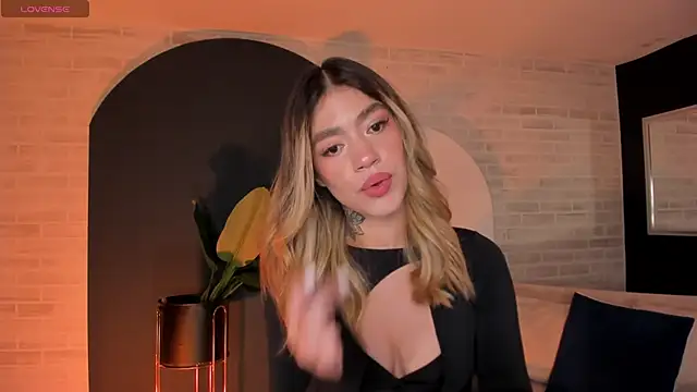 ViolettHansson online show from April 14, 2026, 9:15 am