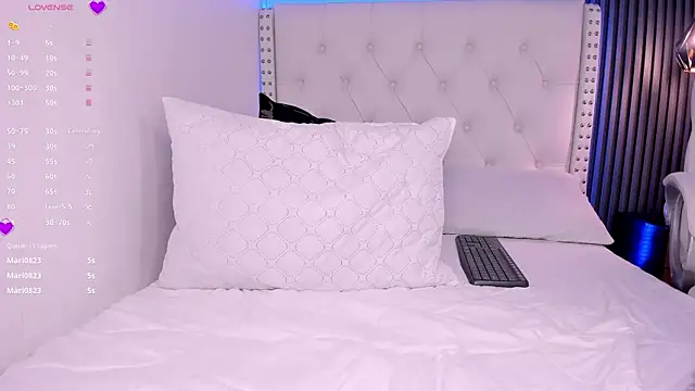 aliscollins  online show from March 11, 2025, 5:27 am