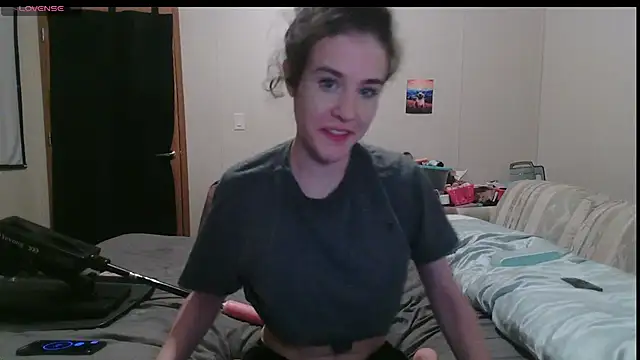 Snapshot of rileyyb_ chatting on August 6, 2026, 2:13 am rileyyb online show from August 6, 2026, 2:13 am