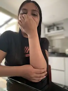 Salome golvert online show from September 25, 2025, 8:56 pm