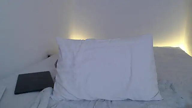 Snapshot of __Meow chatting on January 3, 2025, 8:54 pm Meow online show from January 3, 2025, 8:54 pm