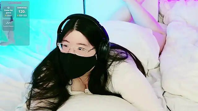 Snapshot of Kara-Nuna chatting on August 2, 2026, 4:44 am Kara-Nuna online show from August 2, 2026, 4:44 am