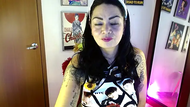 Snapshot of Ginna--mia chatting on January 11, 2025, 12:44 am Ginna--mia online show from January 11, 2025, 12:44 am