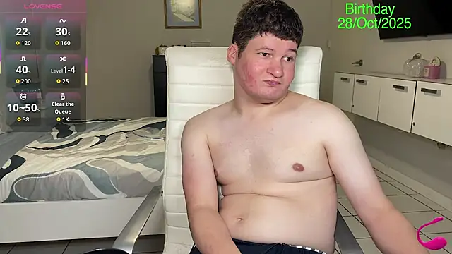 Lorenzo hernandez online show from October 13, 2025, 7:14 pm