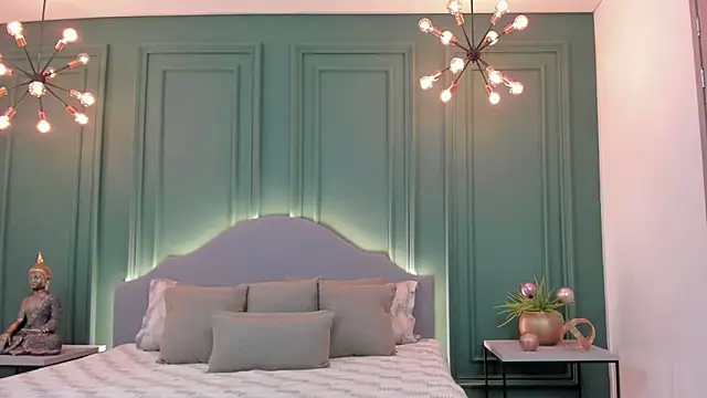 IrisBaker online show from December 30, 2024, 5:34 pm