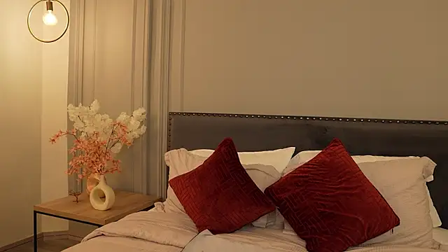 IrisBaker online show from April 22, 2026, 9:27 pm