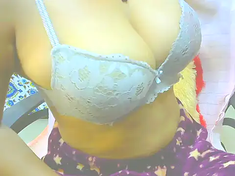 Snapshot of ishmita99 chatting on January 13, 2025, 5:12 pm ishmita99 online show from January 13, 2025, 5:12 pm