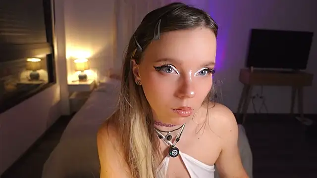 Ayra Lust online show from June 4, 2026, 9:10 pm
