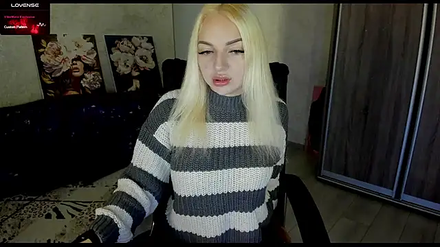 Snapshot of Stella__Cox chatting on October 12, 2025, 5:06 am Stella Cox online show from October 12, 2025, 5:06 am