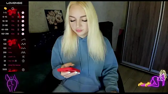 Snapshot of Stella__Cox chatting on October 16, 2025, 5:19 am Stella Cox online show from October 16, 2025, 5:19 am