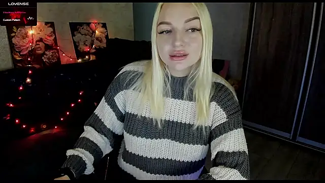 Snapshot of Stella__Cox chatting on October 23, 2025, 6:13 am Stella Cox online show from October 23, 2025, 6:13 am