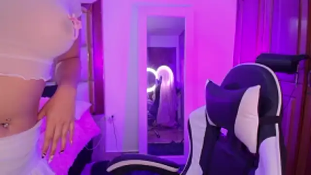 emilyaboott online show from April 10, 2026, 10:36 pm