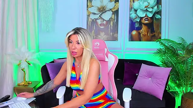 Snapshot of TheBaeWatch chatting on September 21, 2025, 4:03 am TheBaeWatch online show from September 21, 2025, 4:03 am