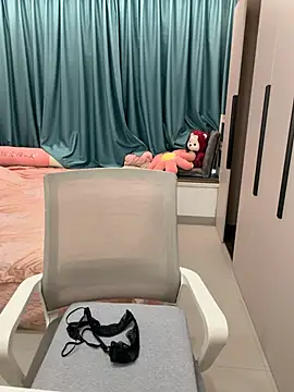 palzkybi123 online show from February 6, 2026, 1:43 am