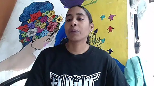 yohatinelly07 online show from February 4, 2026, 12:33 pm