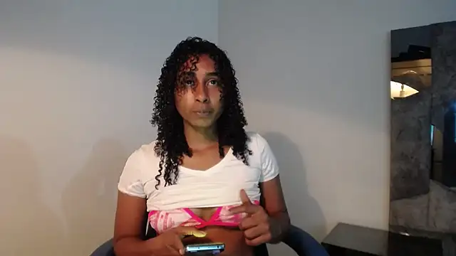 Snapshot of yohatinelly07 chatting on July 21, 2026, 10:56 pm yohatinelly07 online show from July 21, 2026, 10:56 pm