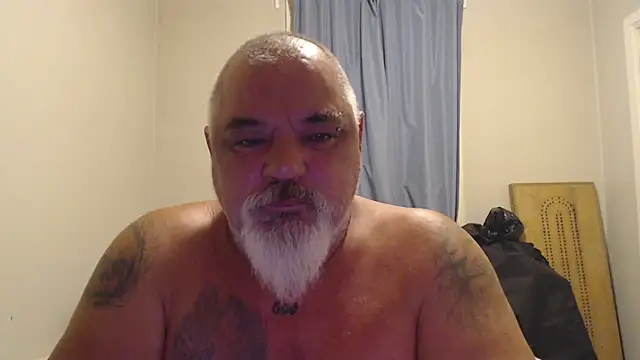 Snapshot of Newfiesausage1972 chatting on October 3, 2025, 7:27 am Newfiesausage1972 online show from October 3, 2025, 7:27 am