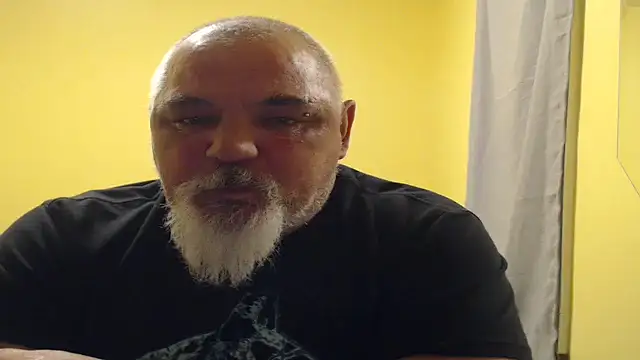 Snapshot of Newfiesausage1972 chatting on November 1, 2025, 1:51 am Newfiesausage1972 online show from November 1, 2025, 1:51 am