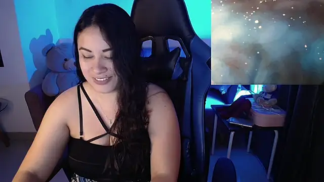 Snapshot of LauraHawkes chatting on March 1, 2025, 1:22 am LauraHawkes online show from March 1, 2025, 1:22 am