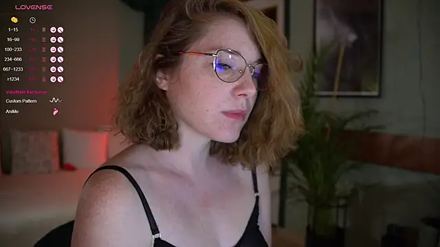 Snapshot of Your_phobia chatting on October 17, 2025, 11:07 pm Your phobia online show from October 17, 2025, 11:07 pm