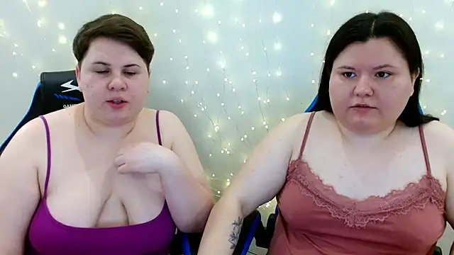 Snapshot of BeckyAndHellen chatting on June 29, 2026, 8:09 am BeckyAndHellen online show from June 29, 2026, 8:09 am
