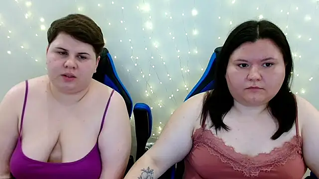 Snapshot of BeckyAndHellen chatting on June 29, 2026, 10:15 am BeckyAndHellen online show from June 29, 2026, 10:15 am