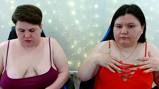 Snapshot of BeckyAndHellen chatting on July 1, 2026, 2:51 pm BeckyAndHellen online show from July 1, 2026, 2:51 pm