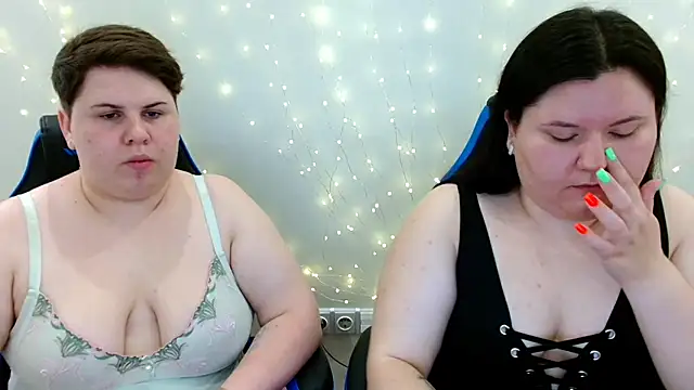 Snapshot of BeckyAndHellen chatting on July 3, 2026, 8:10 am BeckyAndHellen online show from July 3, 2026, 8:10 am