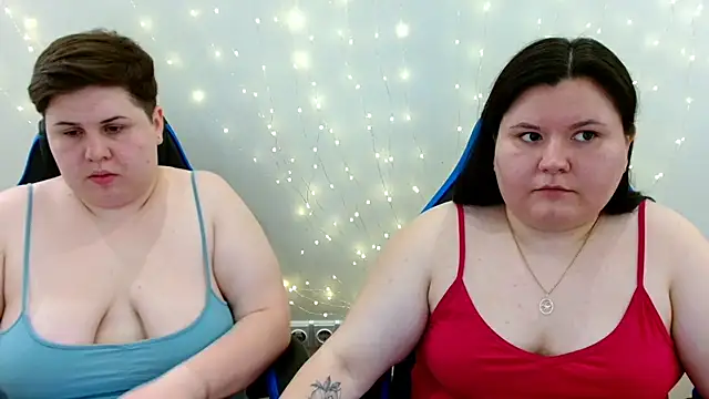 Snapshot of BeckyAndHellen chatting on July 4, 2026, 9:26 am BeckyAndHellen online show from July 4, 2026, 9:26 am