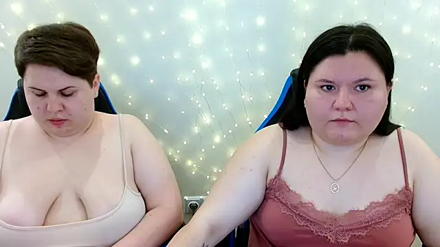 Snapshot of BeckyAndHellen chatting on July 16, 2026, 9:37 am BeckyAndHellen online show from July 16, 2026, 9:37 am