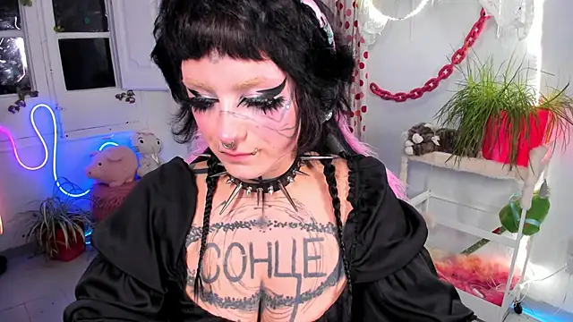 lady sontse  online show from March 4, 2026, 8:37 pm