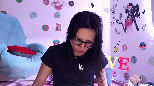 Yaumiko online show from March 18, 2025, 1:31 pm