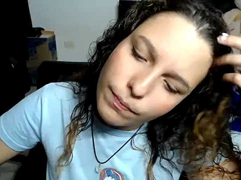 Snapshot of alexia_87 chatting on January 4, 2025, 2:25 am alexia 87 online show from January 4, 2025, 2:25 am