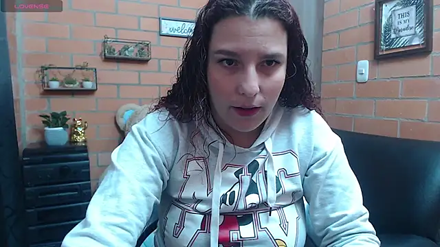 Snapshot of alexia_87 chatting on September 12, 2025, 1:49 am alexia 87 online show from September 12, 2025, 1:49 am