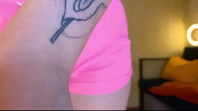 EmmyAmbros online show from October 4, 2025, 11:14 pm