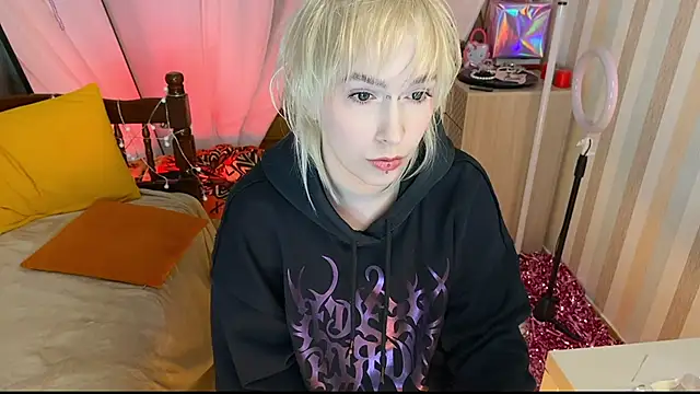 EmmyAmbros online show from March 22, 2026, 7:28 pm