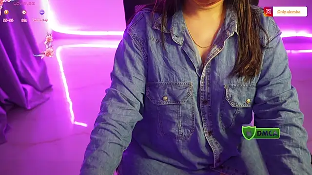 Snapshot of only_aleesha chatting on October 18, 2025, 5:46 pm only aleesha online show from October 18, 2025, 5:46 pm